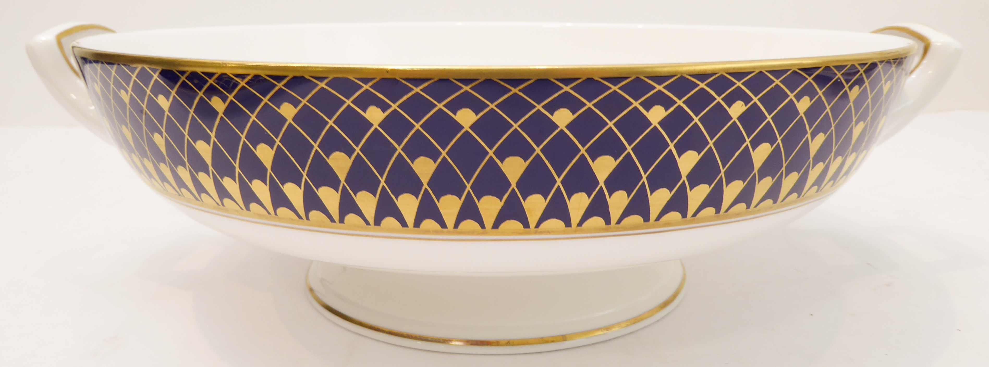 A fine Royal Worcester bone china dinner and tea service in the Monte Carlo pattern comprising: - Image 12 of 16