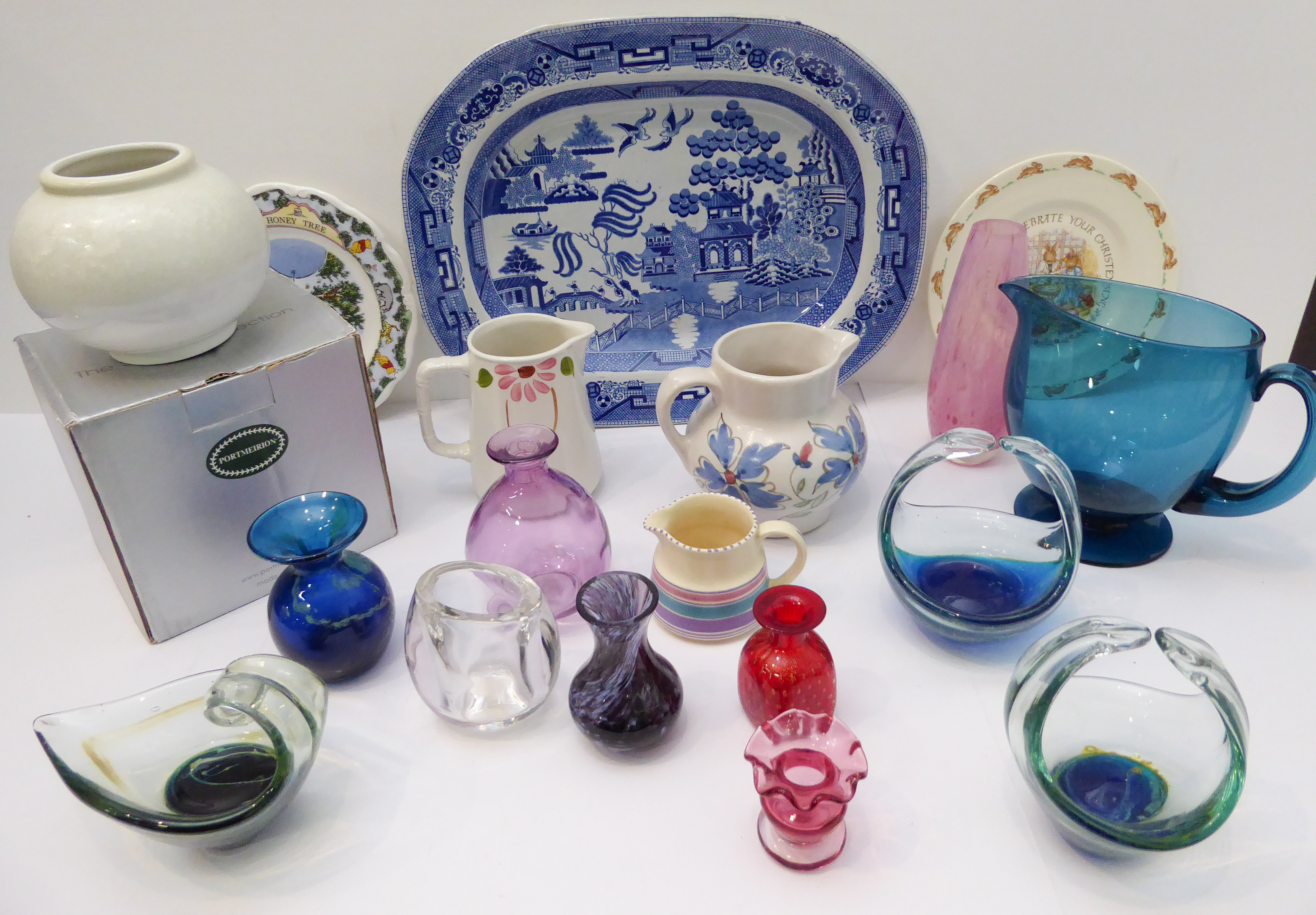 A selection of various glassware and ceramics to include: an early 20th century blue & white