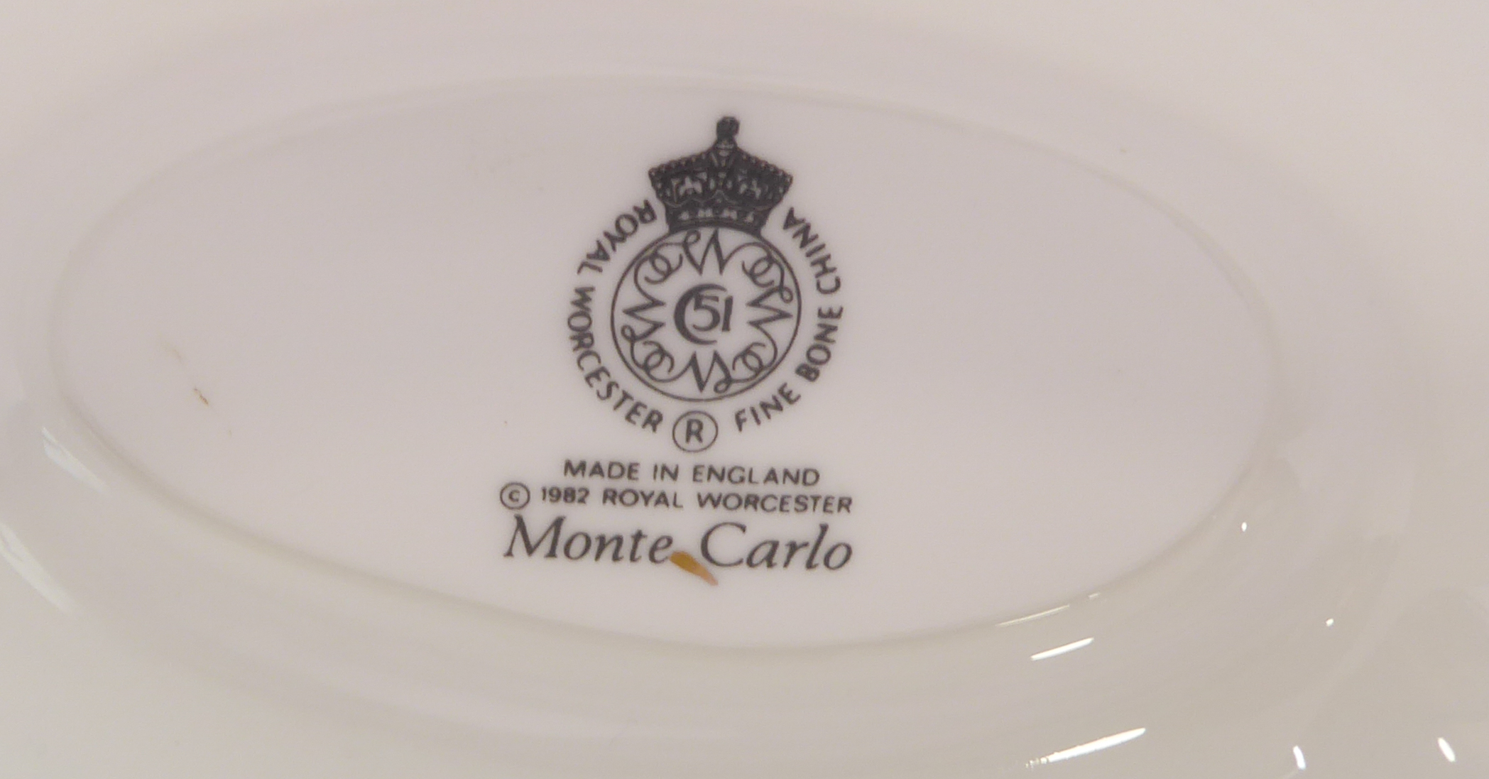 A fine Royal Worcester bone china dinner and tea service in the Monte Carlo pattern comprising: - Image 5 of 16