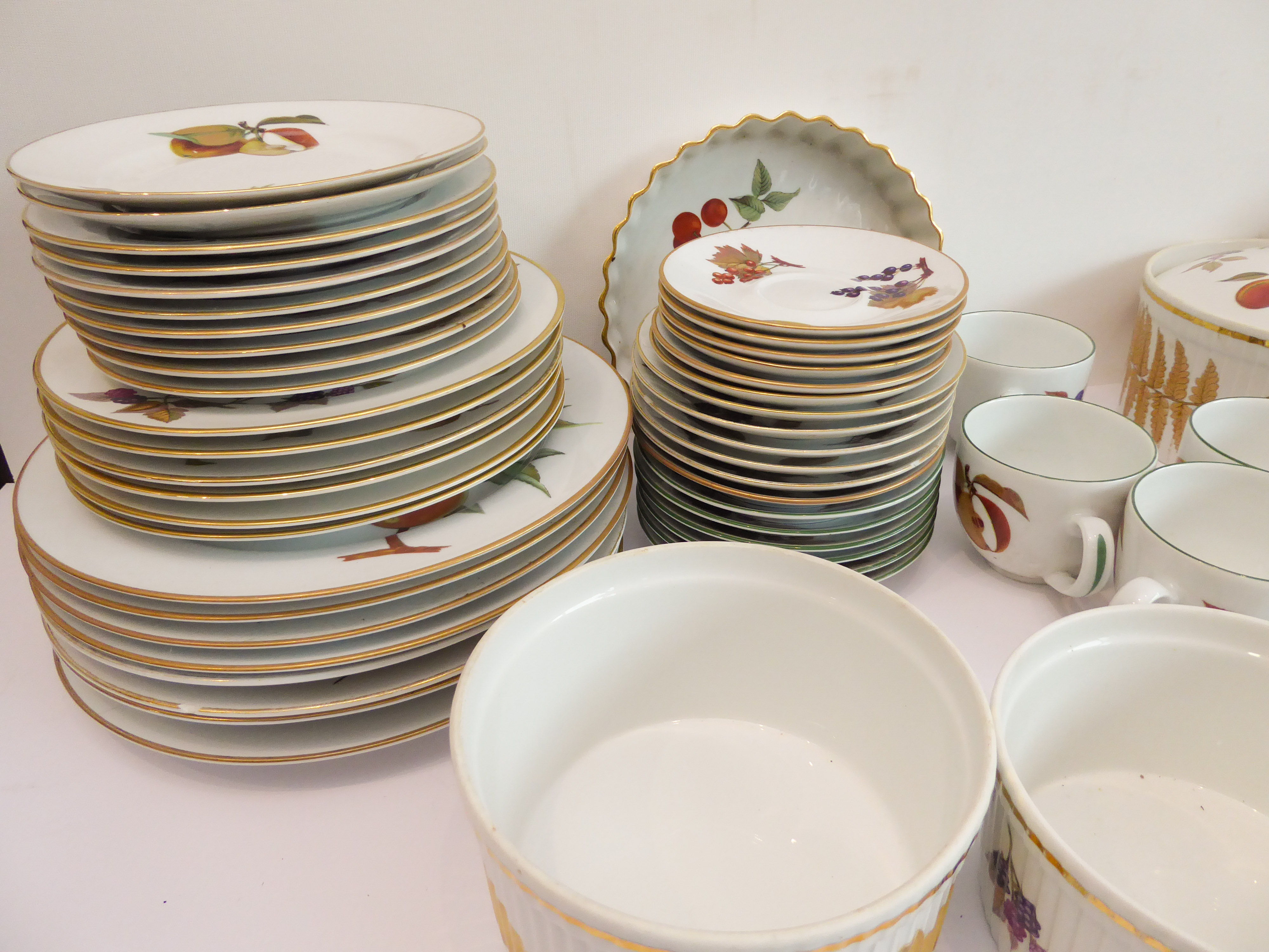 A quantity of Royal Worcester Evesham tableware to include: dinner and side plates, flan dish, - Image 2 of 3