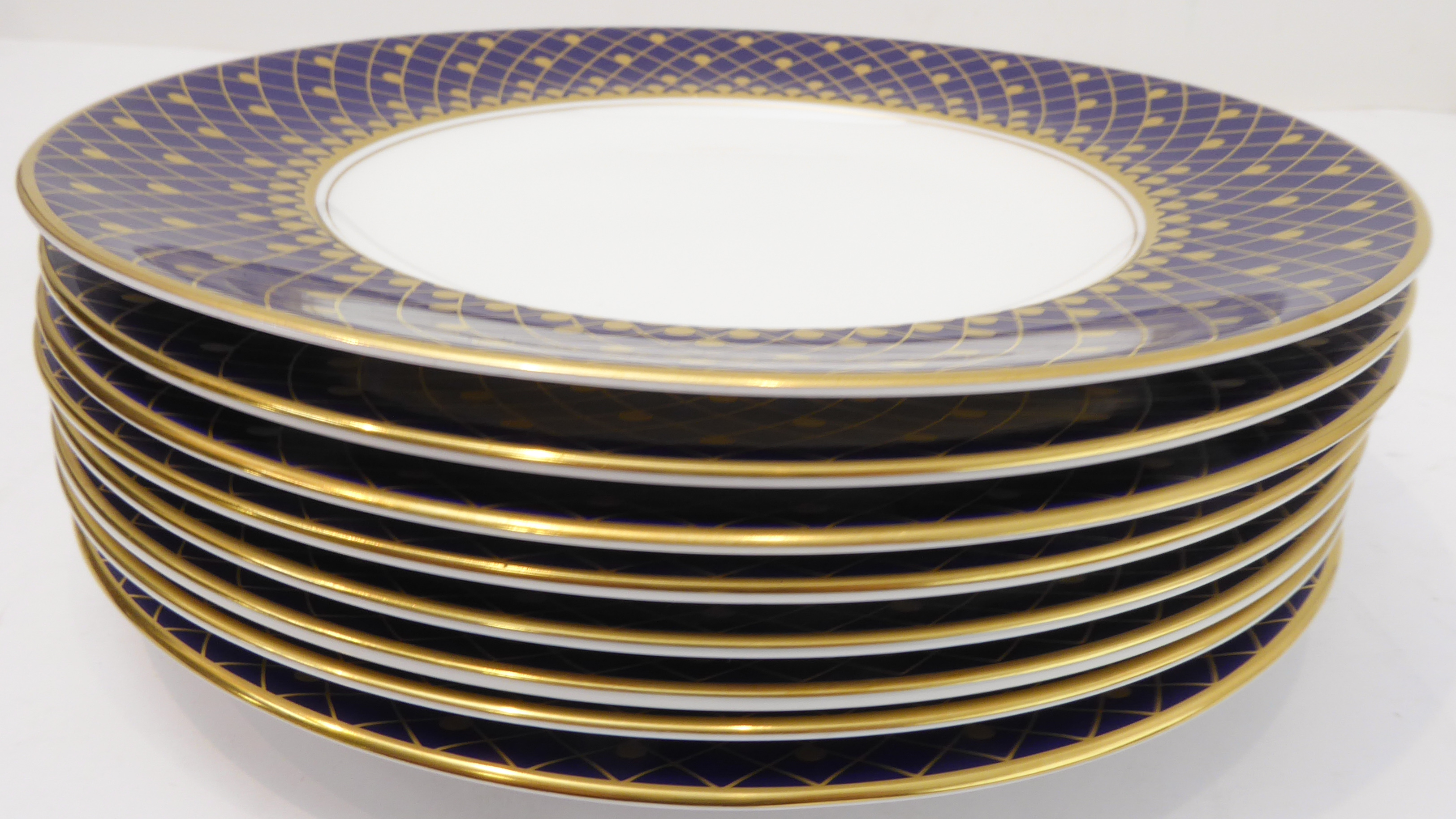 A fine Royal Worcester bone china dinner and tea service in the Monte Carlo pattern comprising: - Image 15 of 16