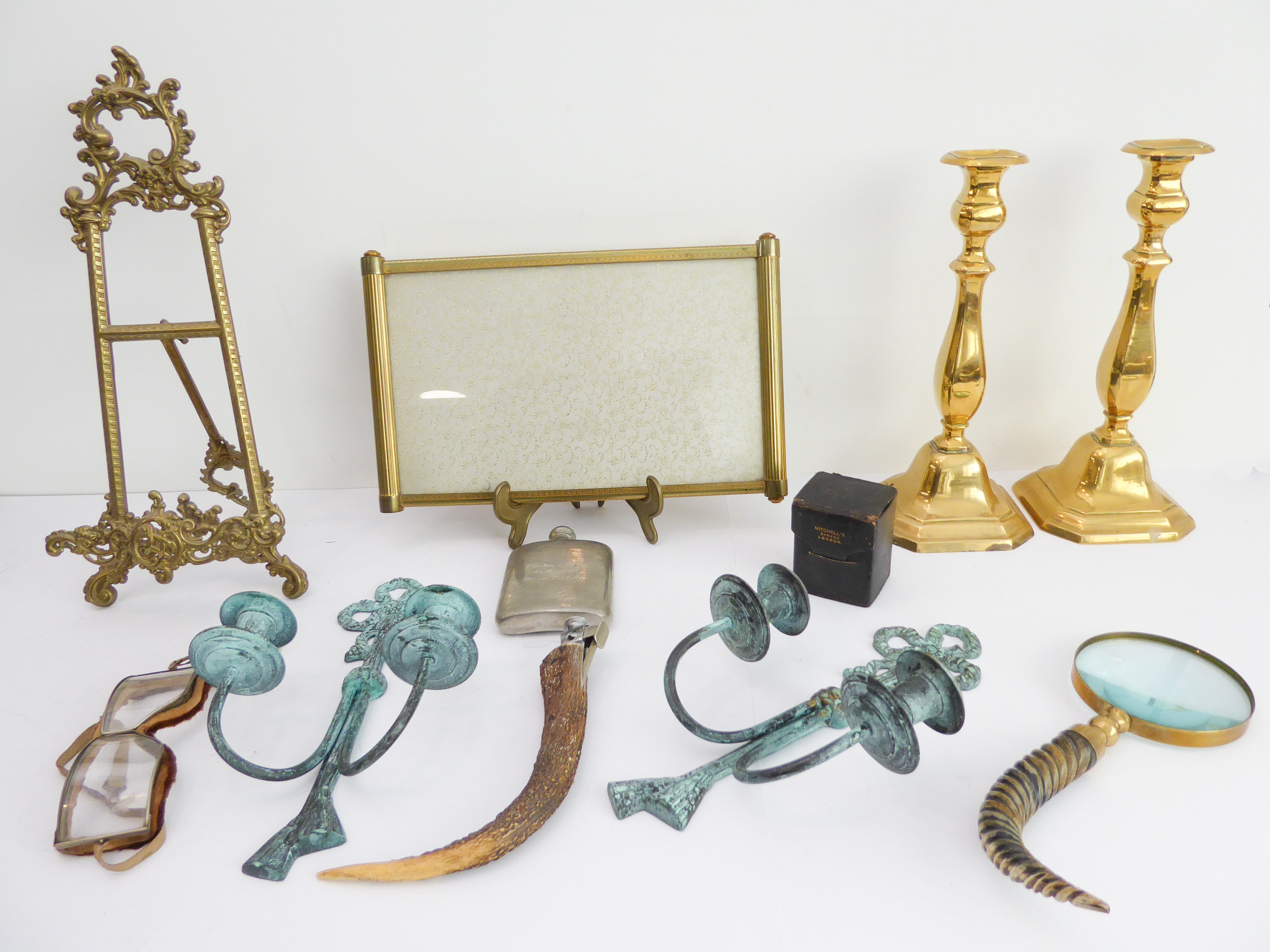 A selection of decorative ornamental metalware to include: a 40 cm easel; a pair of brass - Image 2 of 6