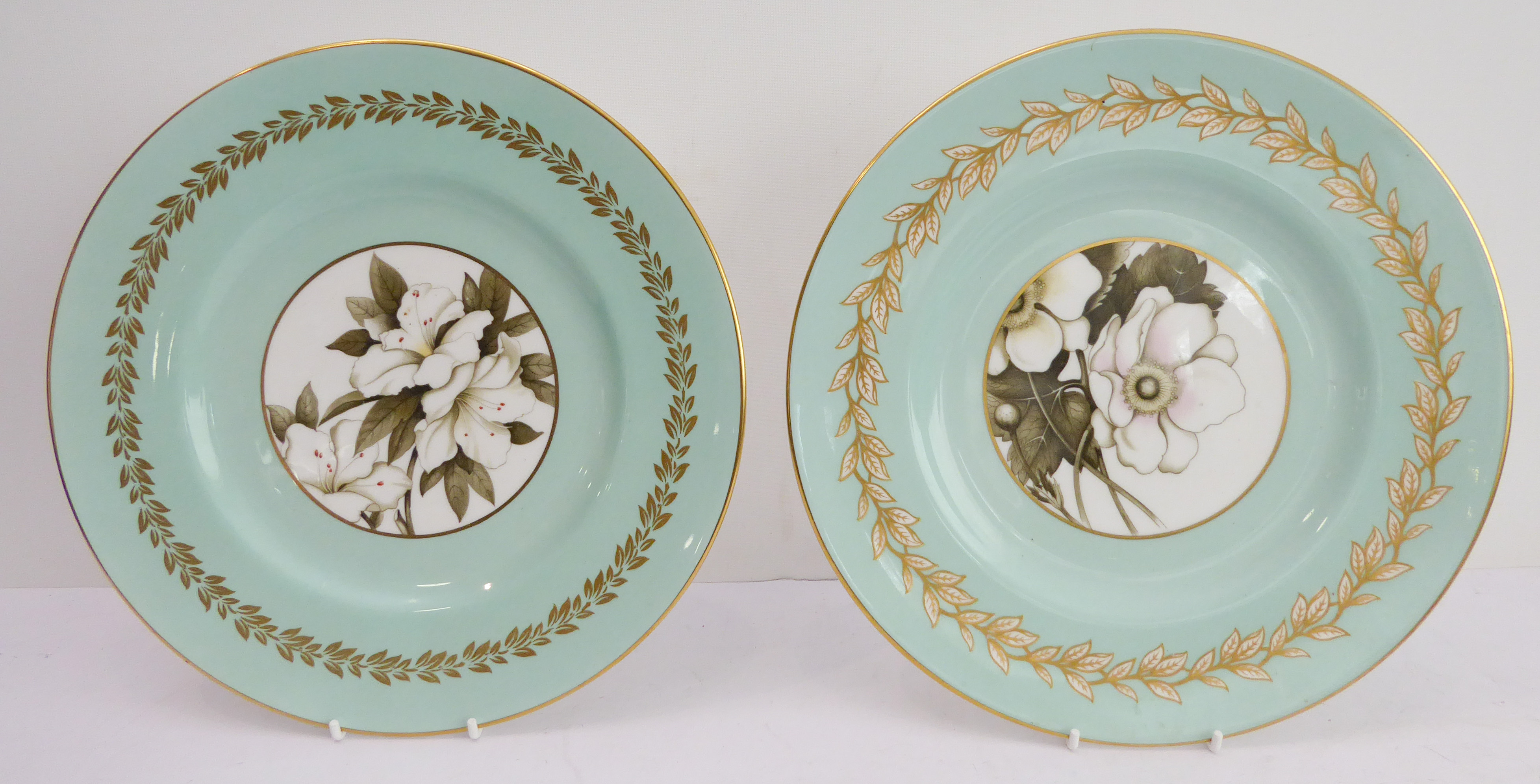 A selection of decorative ceramics to include plates, dishes, vases and some glassware. - Image 3 of 12