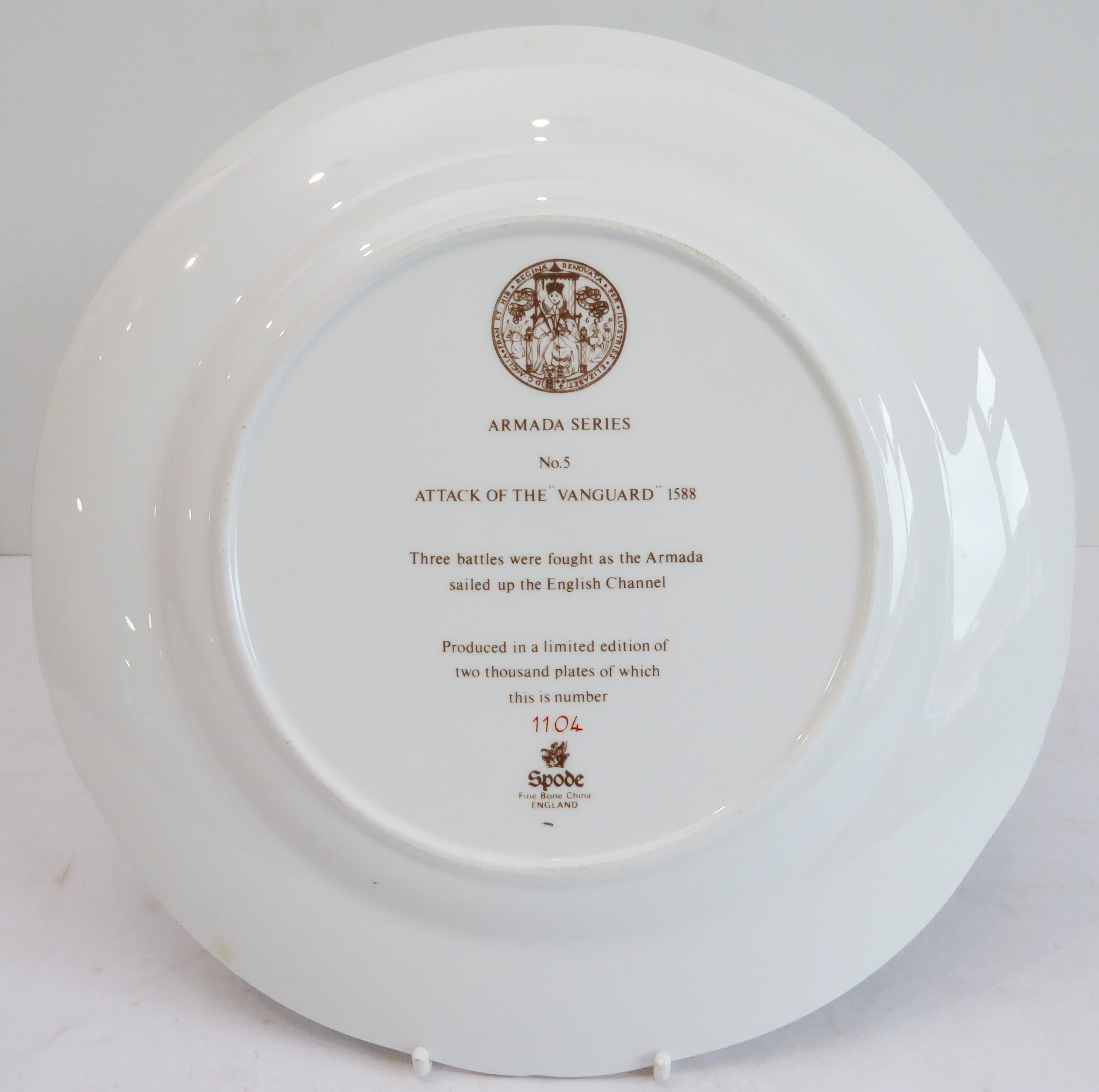 A mixed lot comprising: 5 limited edition Spode 'Armada Series' plates; 11  enamel boxes to - Image 4 of 8