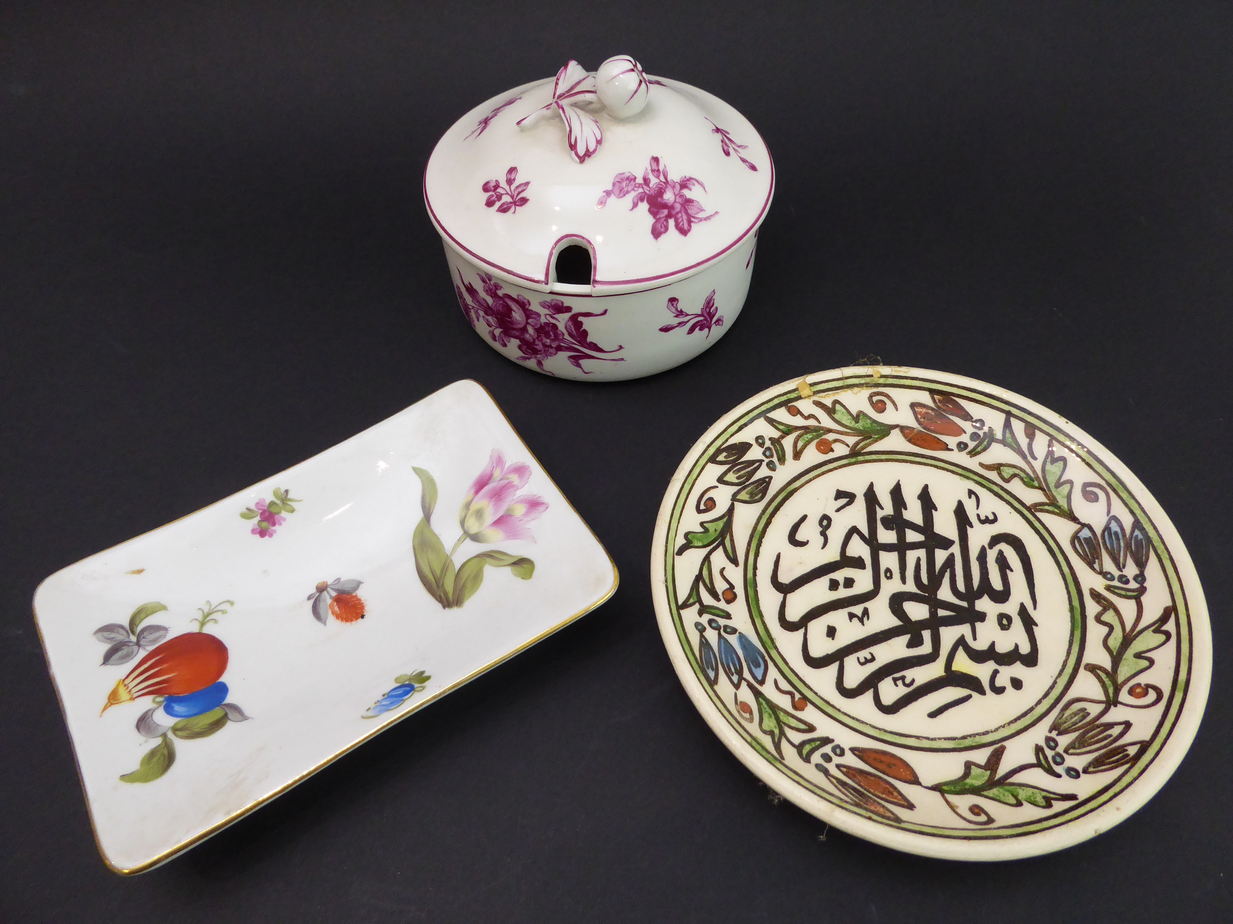 A selection of decorative ceramics to include plates, dishes, vases and some glassware. - Image 11 of 12
