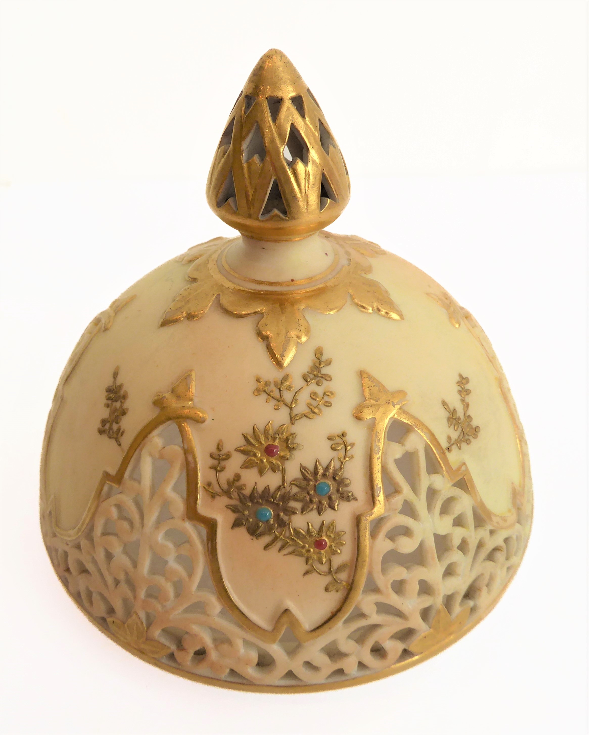 A late 19th century Royal Worcester China Works potpourri with dome-topped cover: gilt highlighted - Image 5 of 6