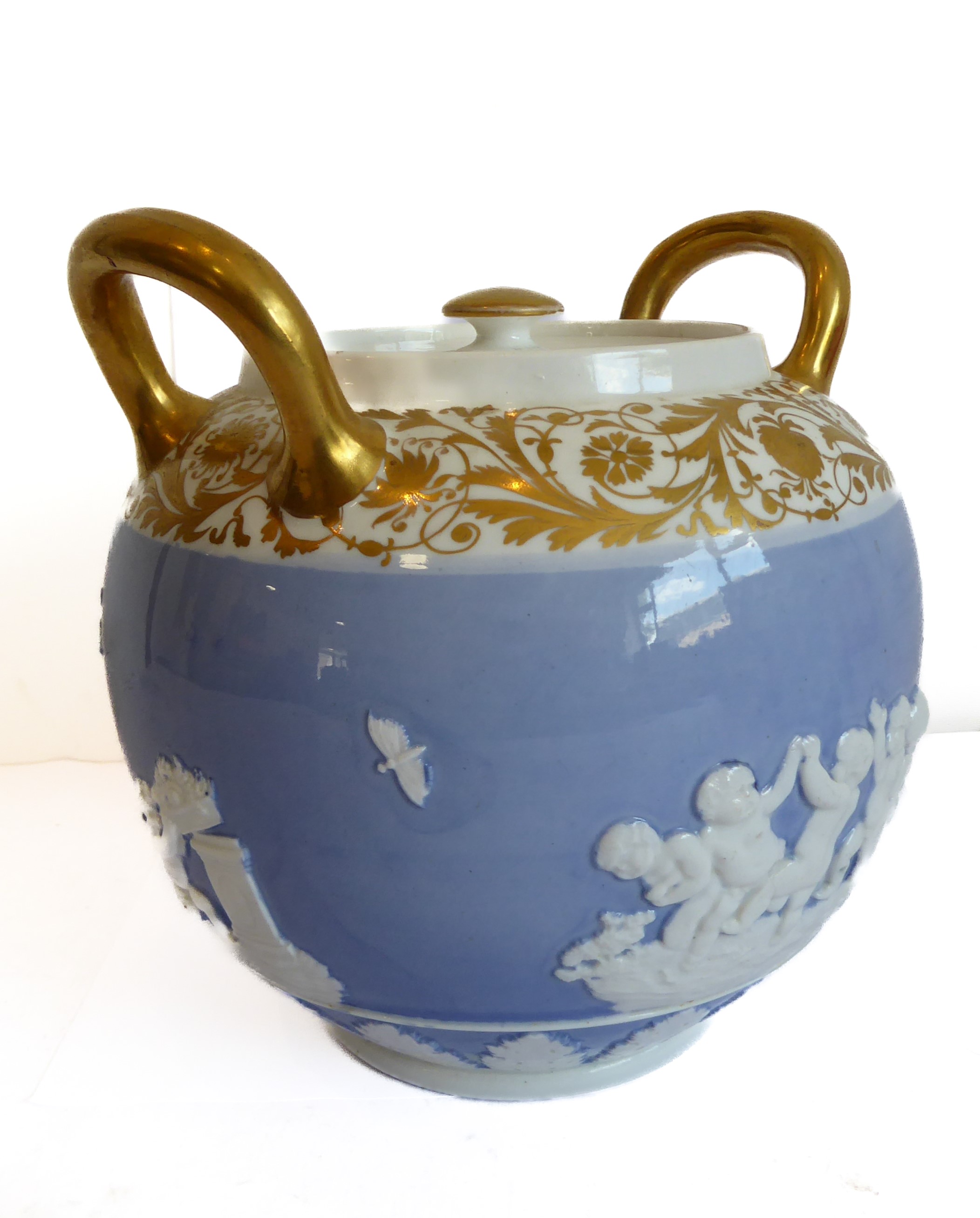 An early 19th century Spode two-handled ovoid pot and cover: gilded handles and a band of further - Image 3 of 5