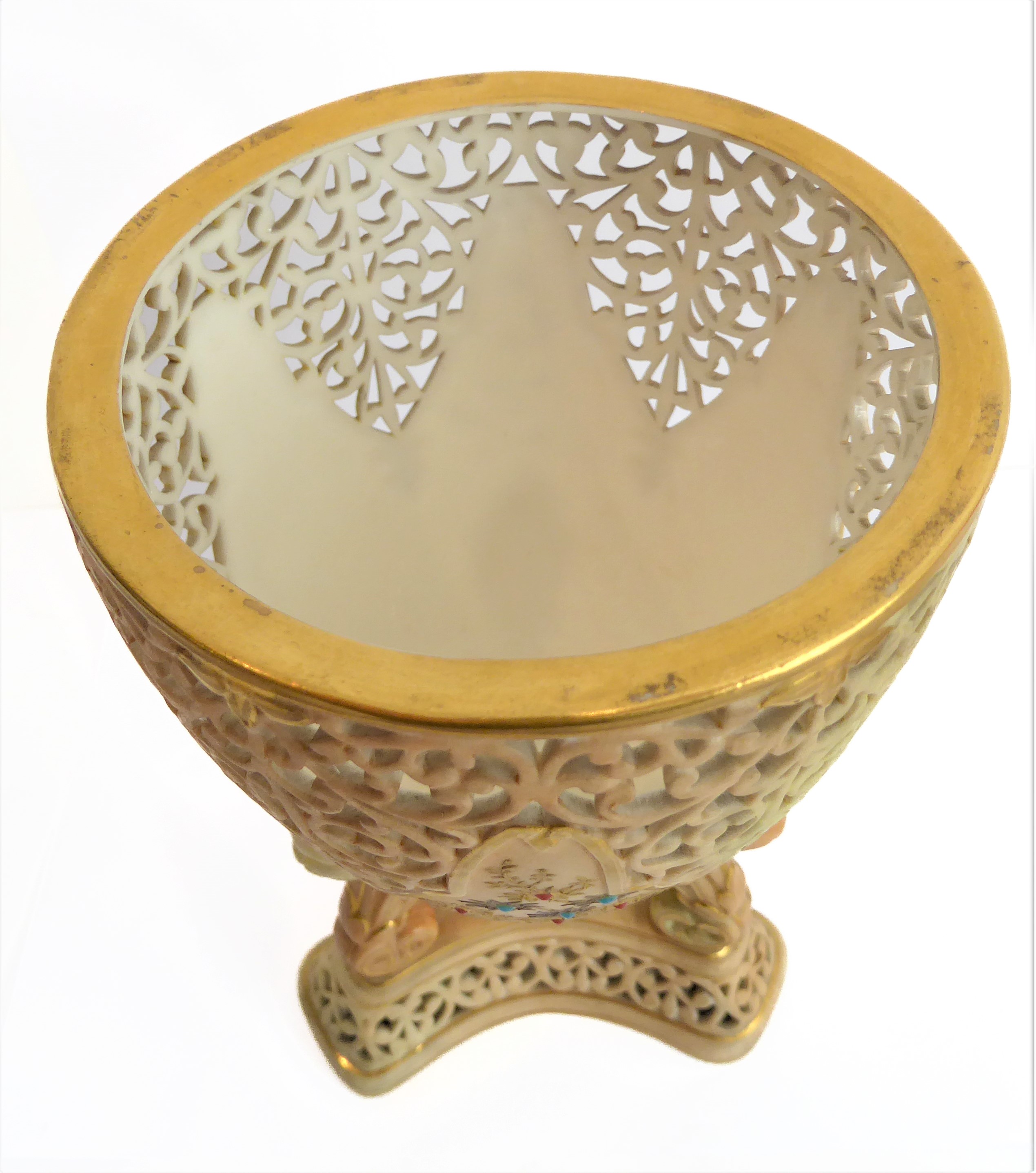 A late 19th century Royal Worcester China Works potpourri with dome-topped cover: gilt highlighted - Image 4 of 6