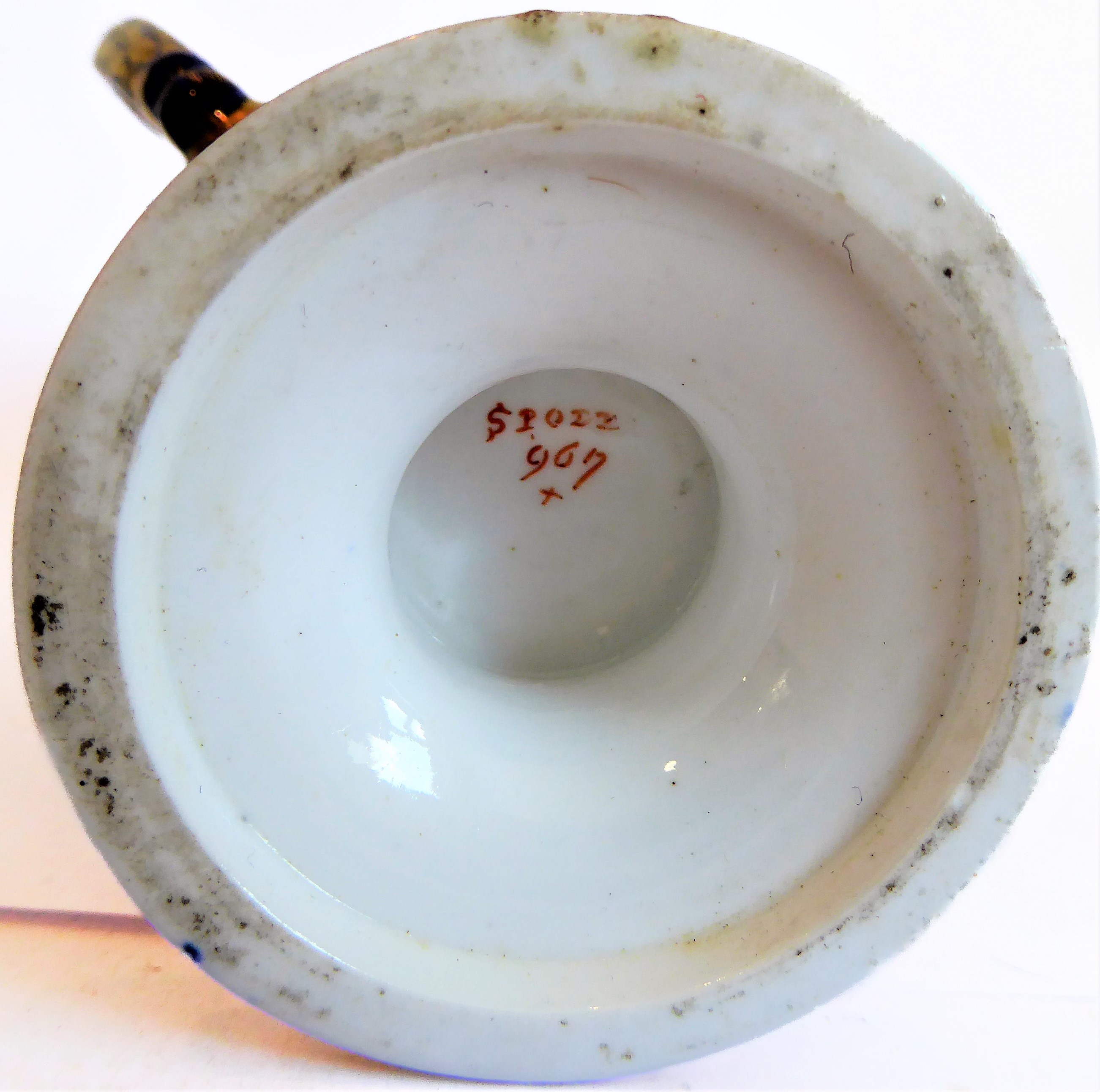 An early 19th century two-handled Spode porcelain vase: hand gilded and decorated in the Imari - Image 4 of 4