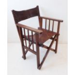 An early 20th century oak and leather upholstered folding director's-style chair (LWH 60 x 52  x