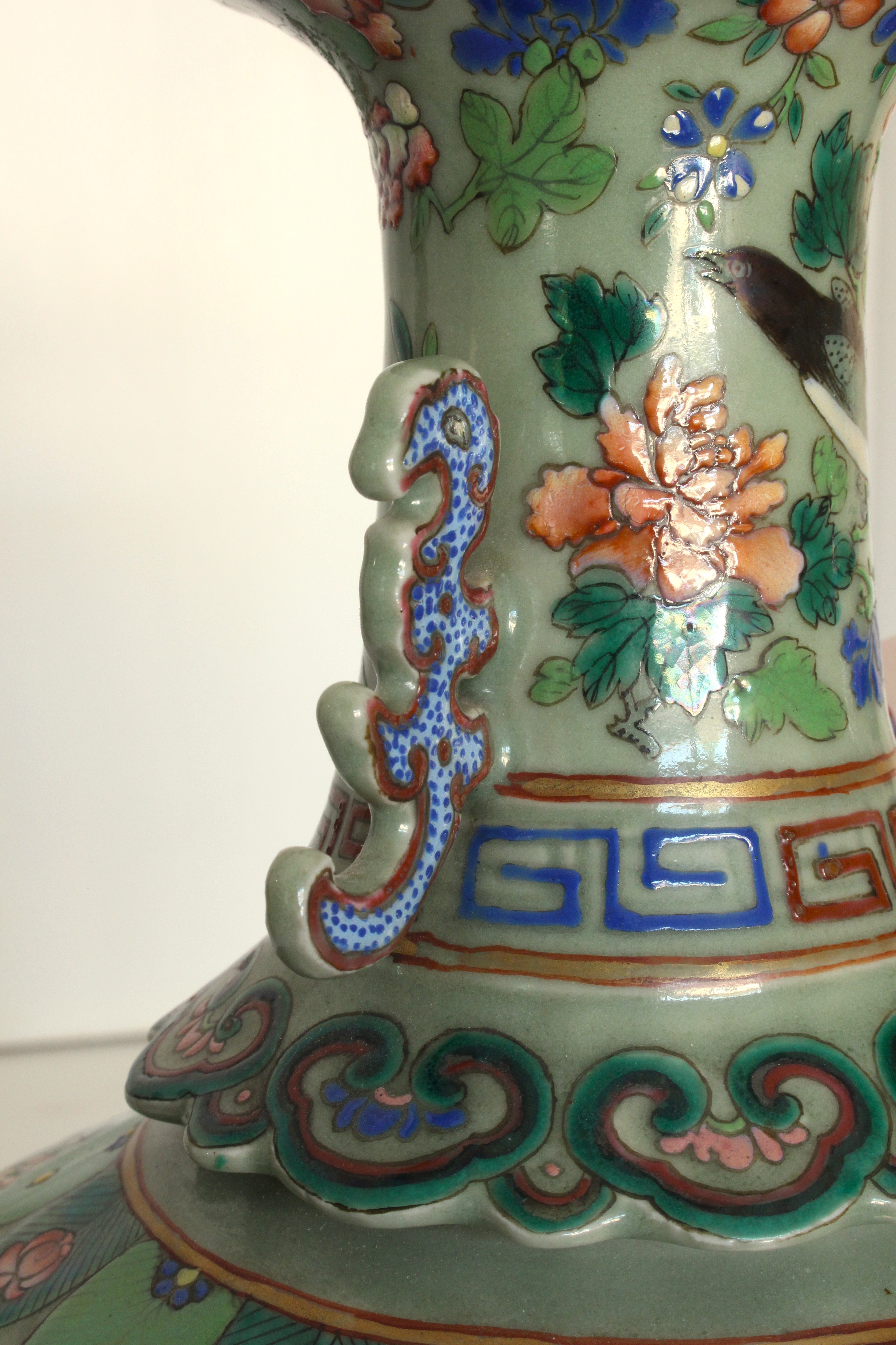 A pair of 19th century two-handled Chinese porcelain vases: the lips with Greek-style key frets - Image 26 of 30