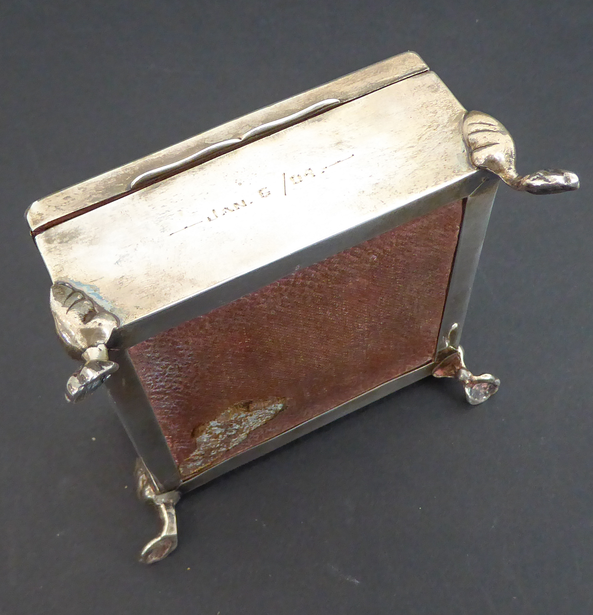 A hallmarked silver cedar-lined cigarette box: square form and raised on four animal's paw style - Image 4 of 6