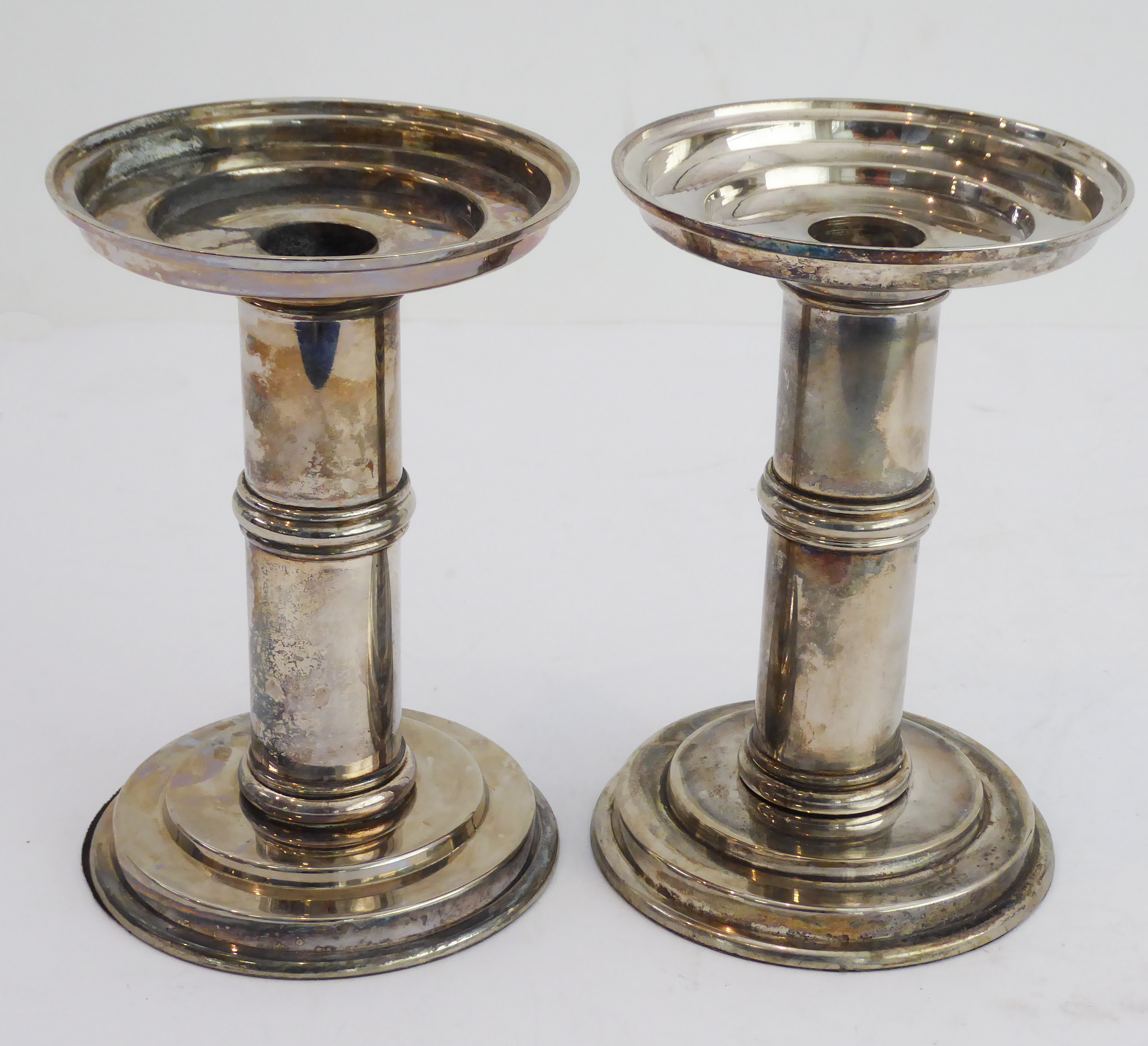 A mixed lot of six: a pair of Arts & Crafts style silver-plated circular table candlesticks ( - Image 13 of 13