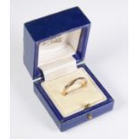 A faceted 9-carat yellow gold wedding band: ring size Q (approx. 2.87g) (boxed)