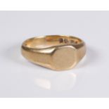 A 9-carat yellow gold signet ring, the central octagonal plaque unengraved, ring size K½ (approx.