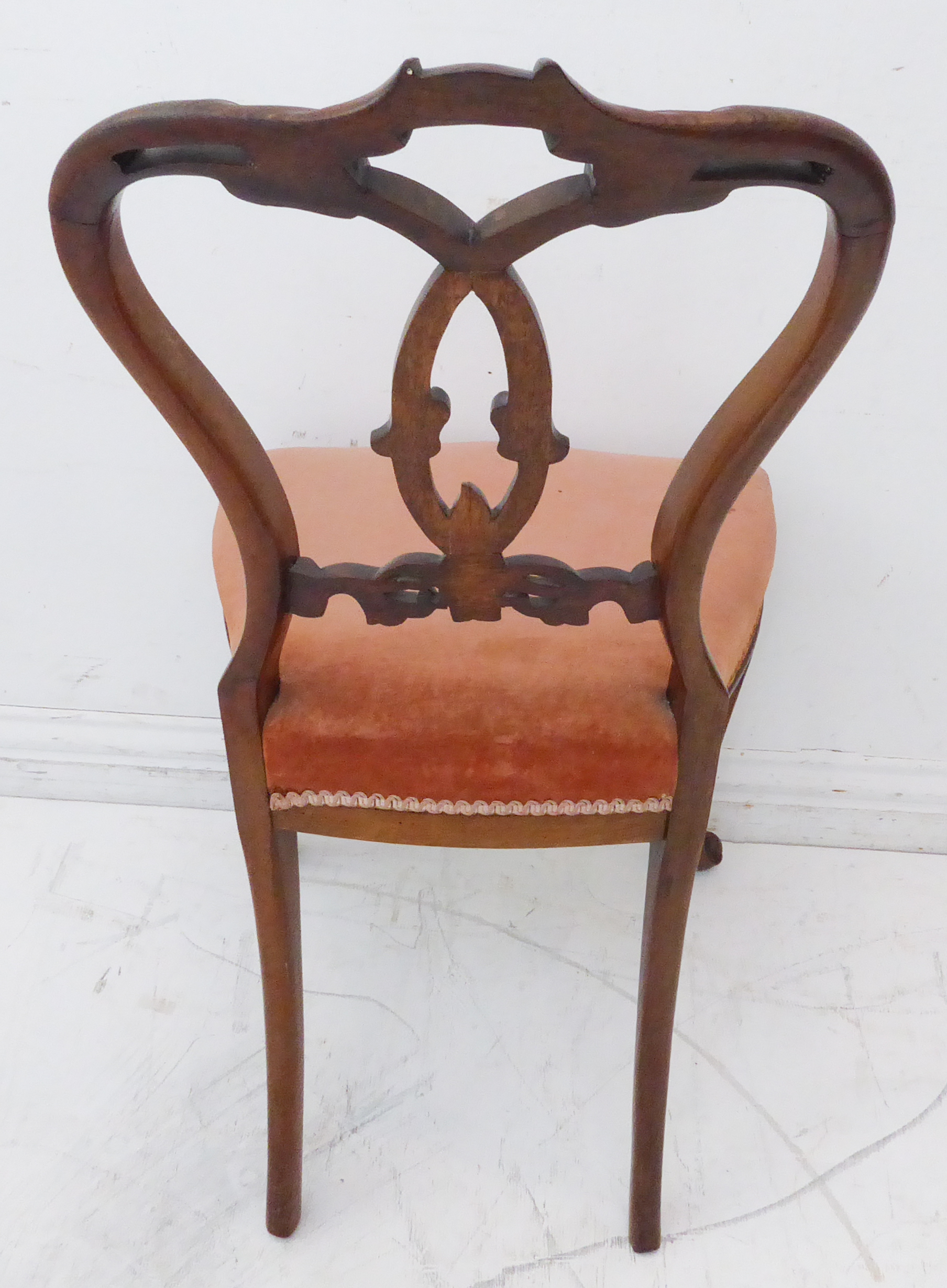 A fine set of six mid-19th century walnut balloon-back salon chairs: ornately carved intertwined - Image 5 of 6