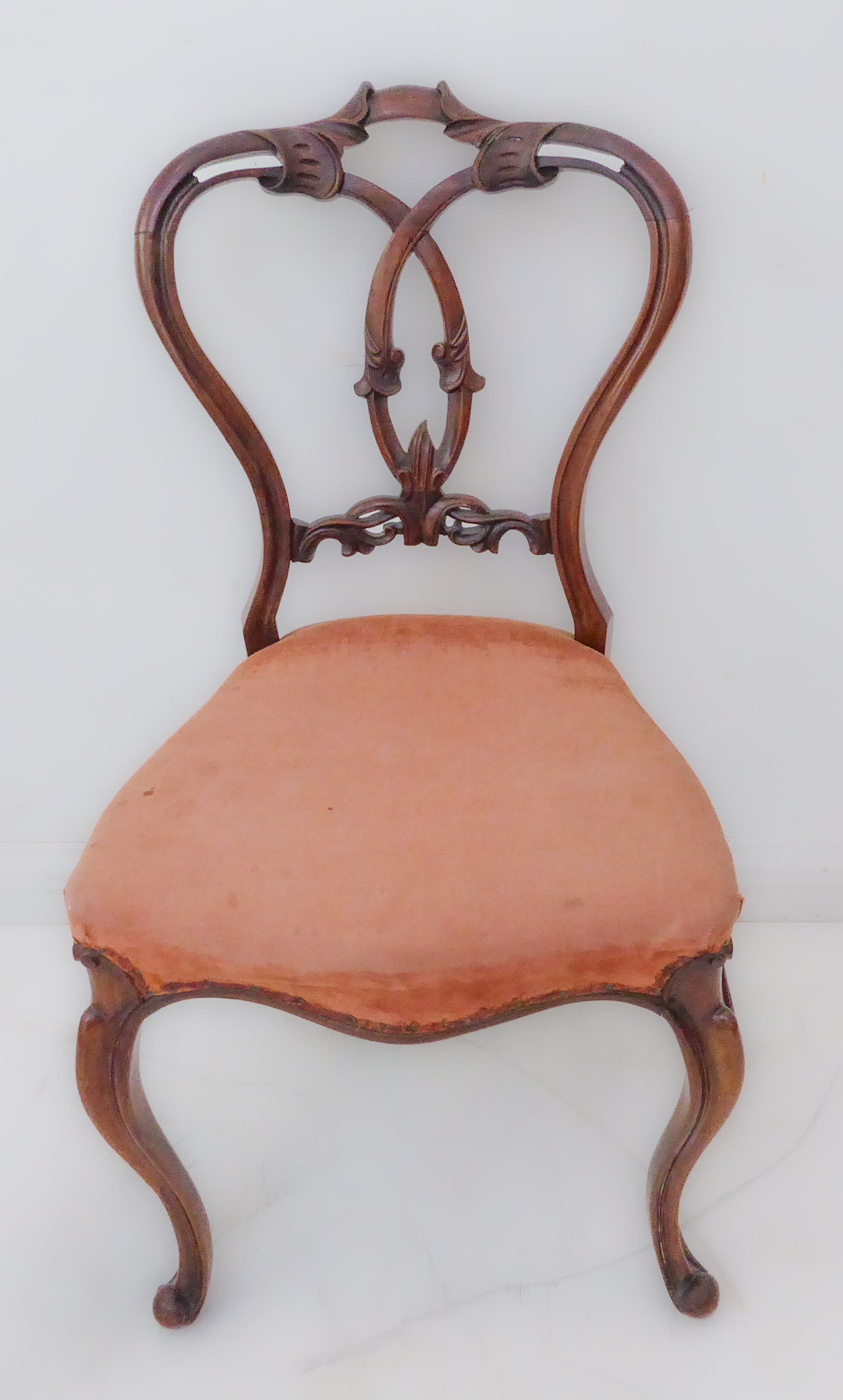 A fine set of six mid-19th century walnut balloon-back salon chairs: ornately carved intertwined - Image 4 of 6