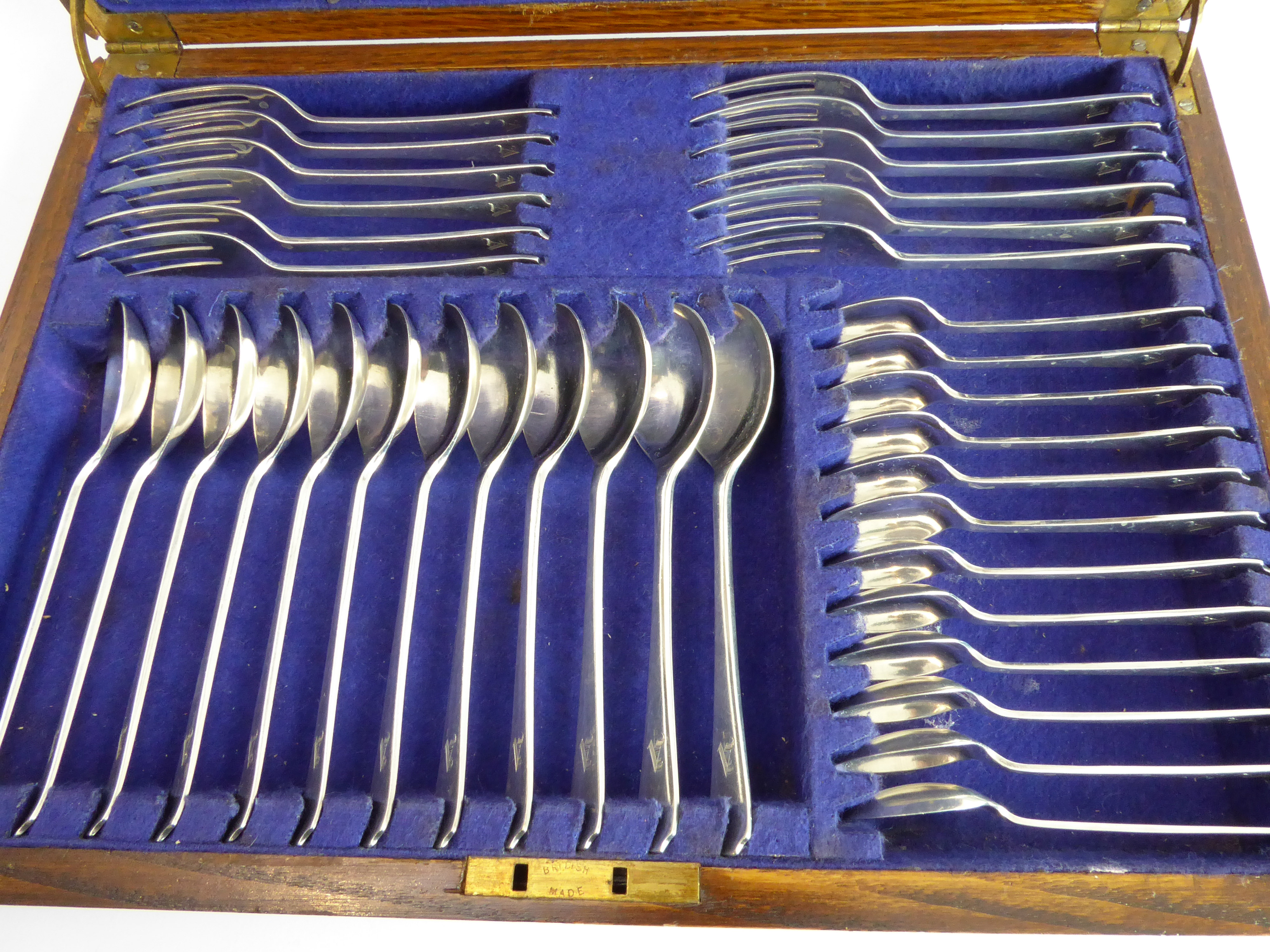 An oak-cased early 20th century 12-place hallmarked silver flatware set, each piece monogrammed A, - Image 2 of 4
