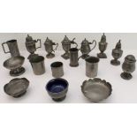 Sixteen pieces of small antique pewterware including tankards, bowls and measures (varying