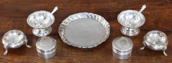 A selection of small silverwares to include: a pair of pedestal salts; a further slightly smaller