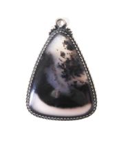 A silver-mounted polished hardstone pendant of triangular form with gadrooned edge (4.5cm high)