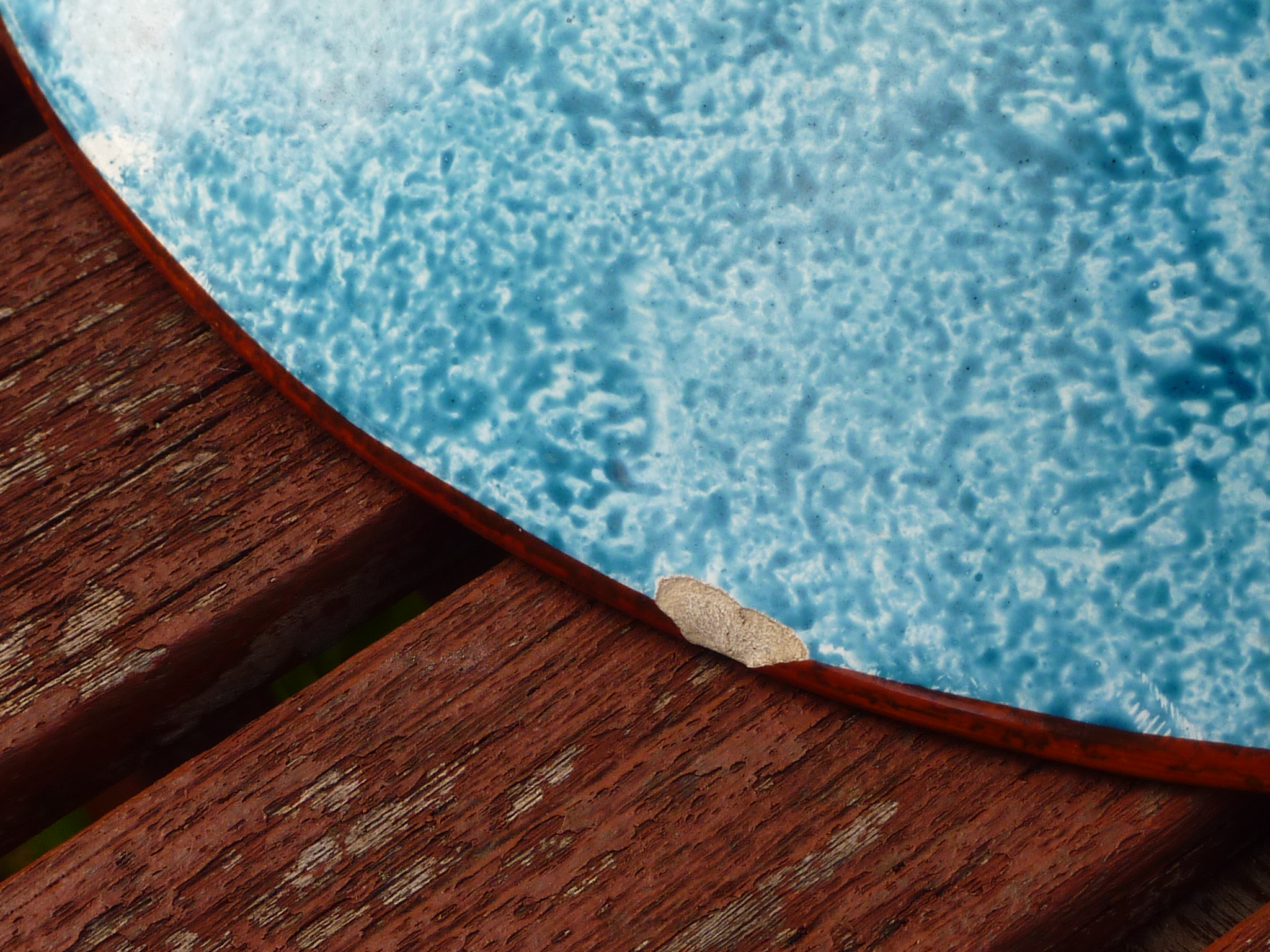 An Art Deco style ceramic bowl: incised polychrome decorated flowers and leaves decoration and - Image 4 of 4