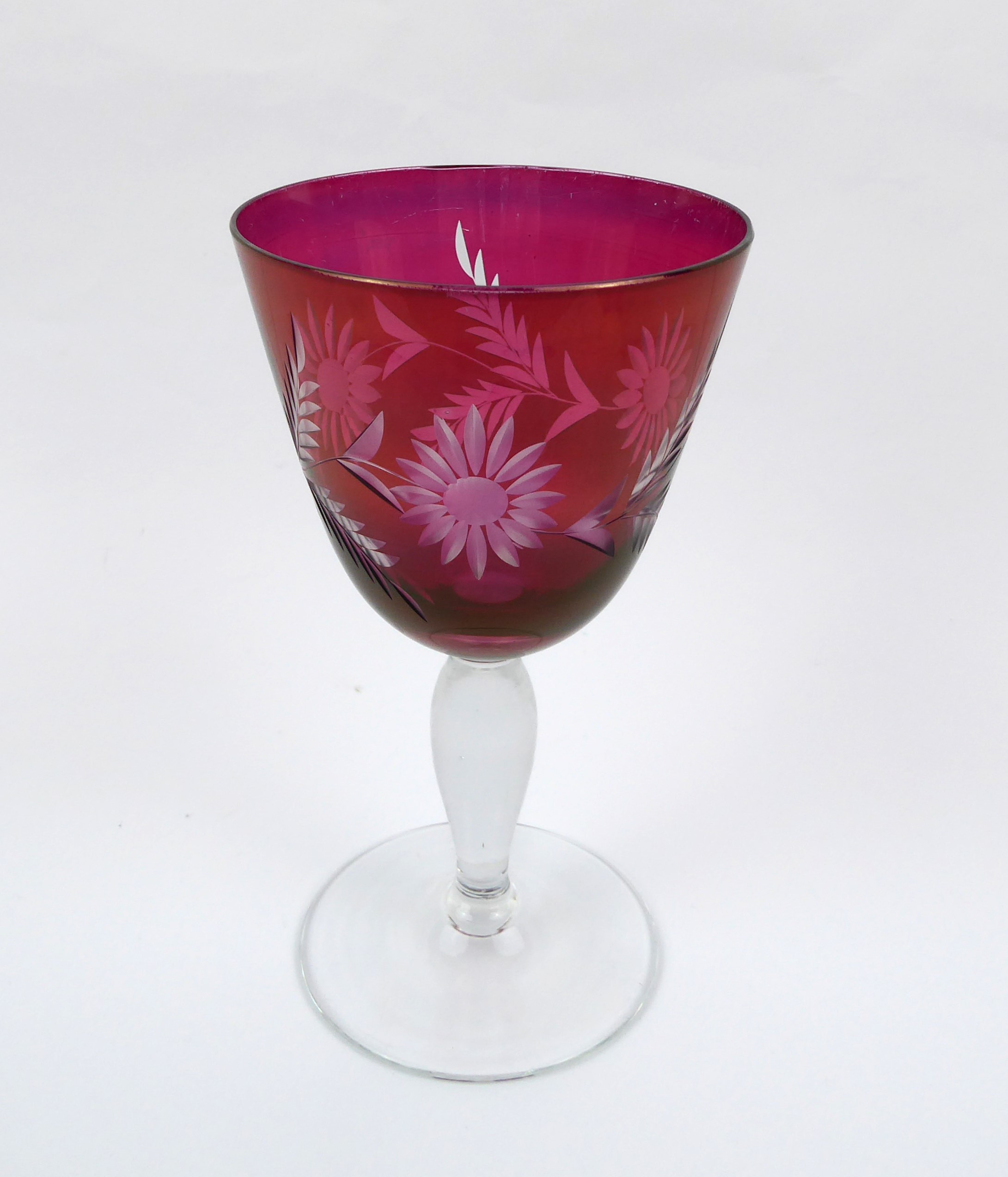 A set of six red overlay wine glasses - Image 10 of 10