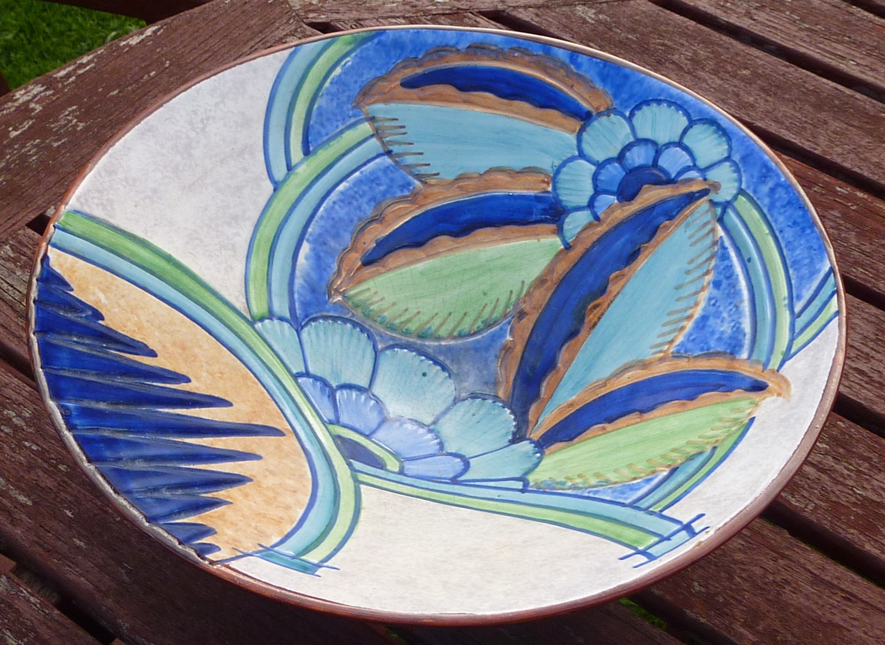 An Art Deco style ceramic bowl: incised polychrome decorated flowers and leaves decoration and - Image 2 of 4