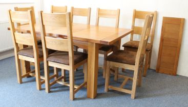 A fine heavy solid oak modern extending dining table: the thick cleated finely figured top with