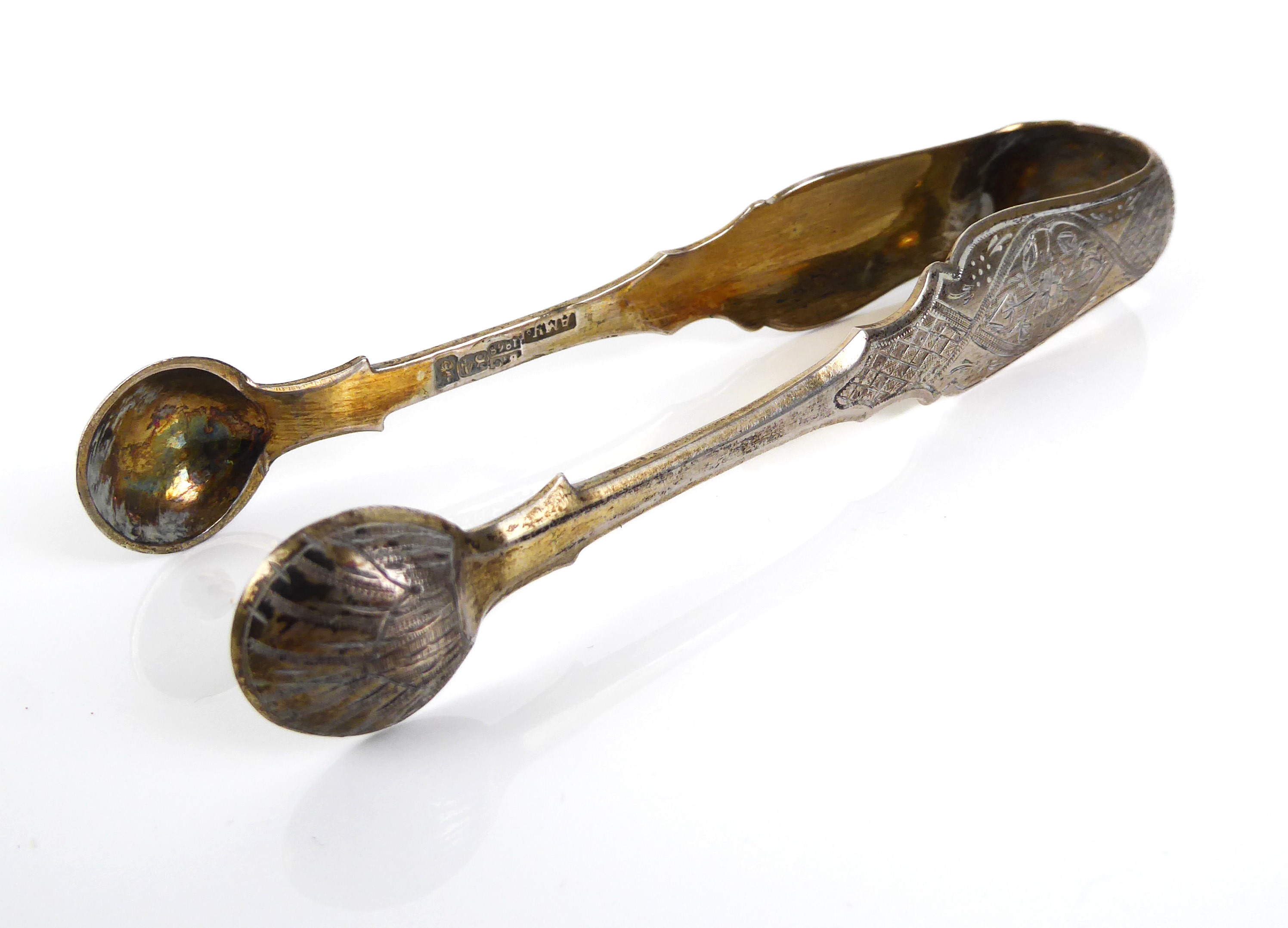 A pair of Russian silver-gilt sugar tongs - assayer Viktor Savinkov, Moscow 1868, with shell bowls - Image 5 of 6