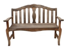 A three-seater hardwood garden bench with cover (LWH 133 x 65 x 95 cm)