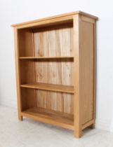 A set of modern beech open bookshelves (LWH 85.5 x 31.5 x 106 cm).