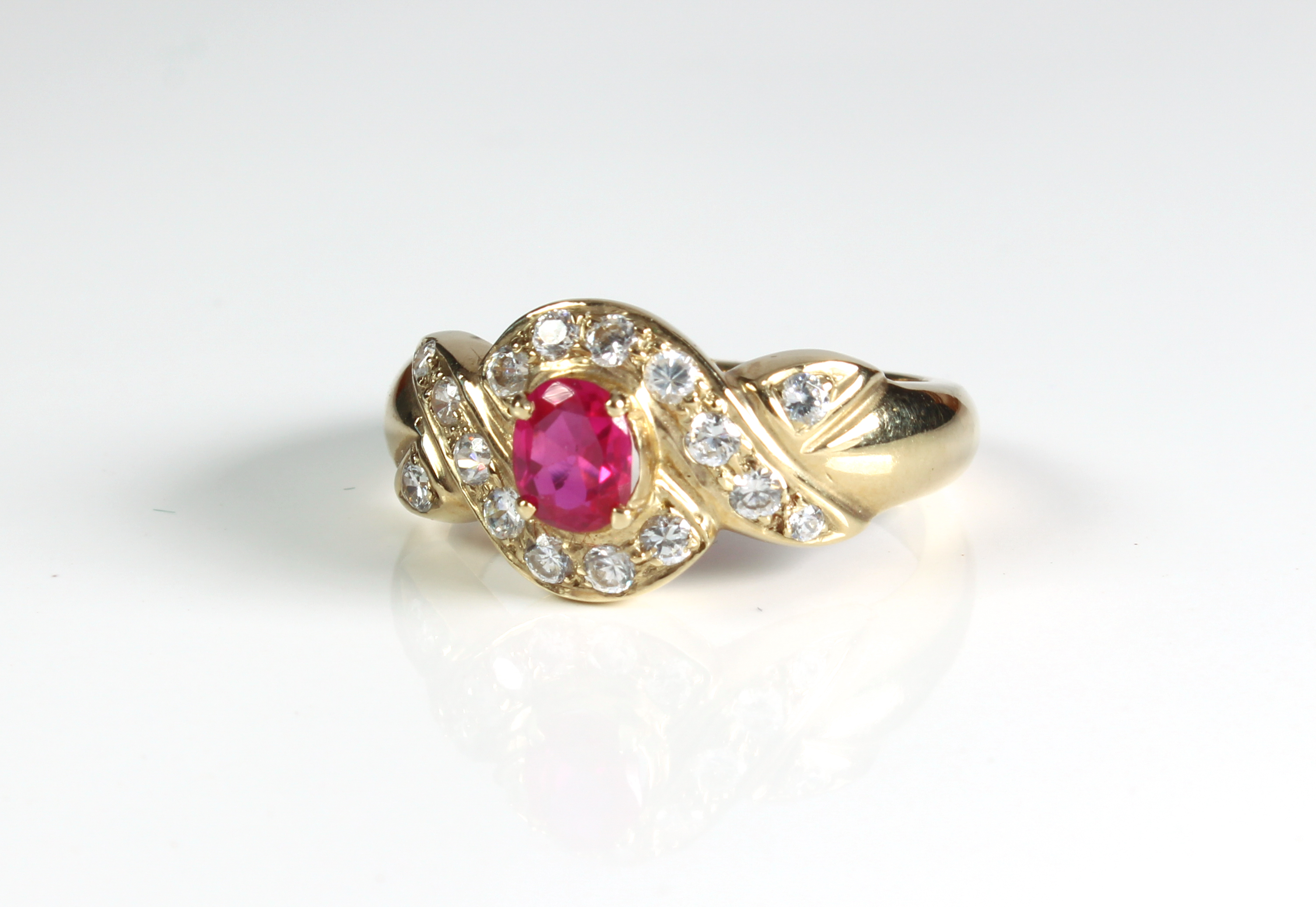 A 9ct yellow gold, pink and clear stone cluster ring - Sheffield hallmarks, with cross over setting, - Image 4 of 4