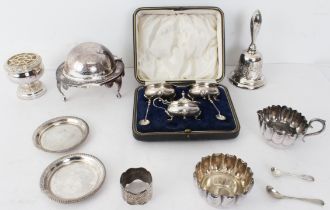 A cased George V silver cruet set - Cooper Brothers & Sons Ltd., Sheffield 1919, of oval Georgian