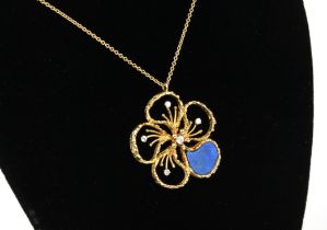 A vintage 18ct yellow gold, lapis lazuli and diamond flower pendant - hallmarked London 1975, the