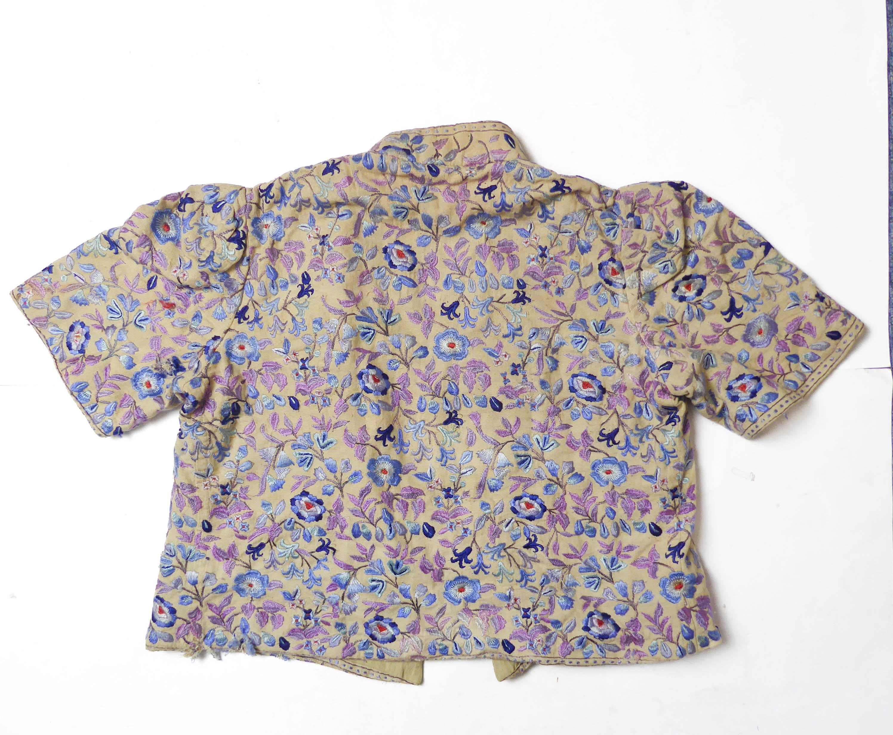 A vintage Chinese embroidered silk child's jacket - early 20th century, with short sleeves and - Image 2 of 9