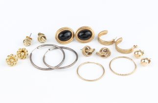 A small collection of 9ct gold earrings - including two pairs of knot earrings; a ball of ball