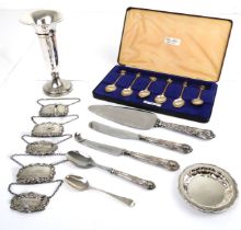 A small collection of silver smalls and flatware