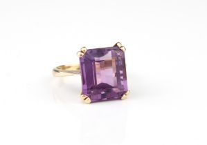 A 9ct yellow gold and amethyst single stone ring - not marked but tests as 9ct gold, the 18.5 x