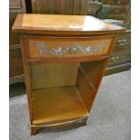 20TH CENTURY MAHOGANY BEDSIDE TABLE WITH DRAWER OPEN SHELF AND FLORAL DECORATION.