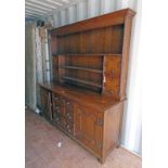 19TH CENTURY OAK WELSH DRESSER WITH PLATE RACK BACK OVER 3 DRAWERS FLANKED BY 2 PANEL DOORS 195 CM