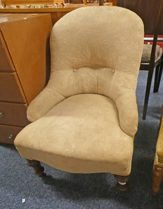 19TH CENTURY OVERSTUFFED BUTTON BACK NURSING CHAIR ON TURNED OAK SUPPORTS