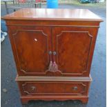 MAHOGANY MEDIA CABINET OF 2 PANEL DOORS OVER BASE OF SINGLE DRAWER 106 CM TALL X 78 CM WIDE