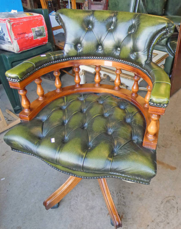 MAHOGANY FRAMED GREEN LEATHER BUTTON BACK OFFICE SWIVEL ARMCHAIR Condition Report: