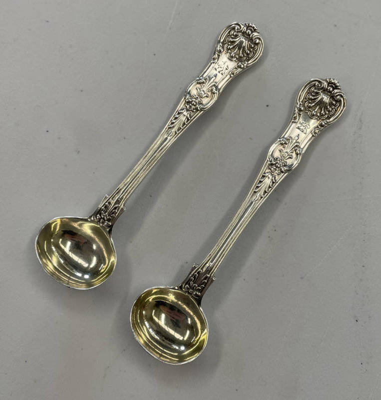 PAIR OF VICTORIAN SILVER SALT SPOONS BY WILLIAM EATON,