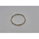 18CT GOLD WEDDING BAND, RING SIZE T, 1.