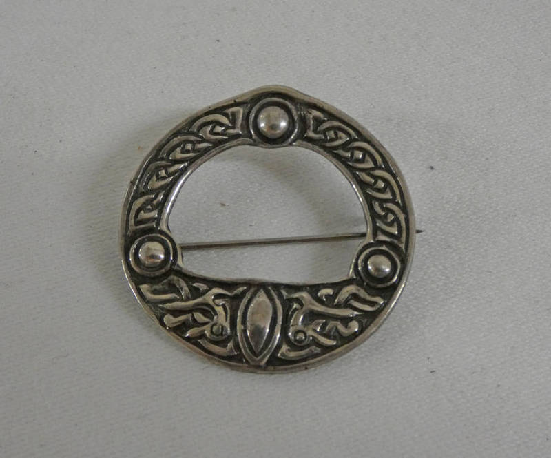 SILVER PLAID BROOCH WITH CELTIC KNOT DECORATION, GLASGOW , 1953 - 3.