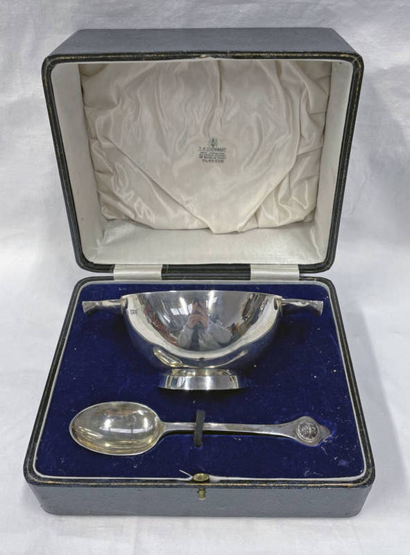 CASED IRISH SILVER QUAICH & SIMILAR SPOON BOTH WITH CELTIC KNOT DECORATION BY WAKELY & WHEELER,