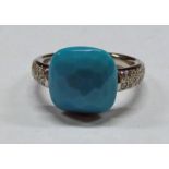 18CT GOLD FACETED TURQUOISE RING WITH DIAMOND SET SHOULDERS - 7.