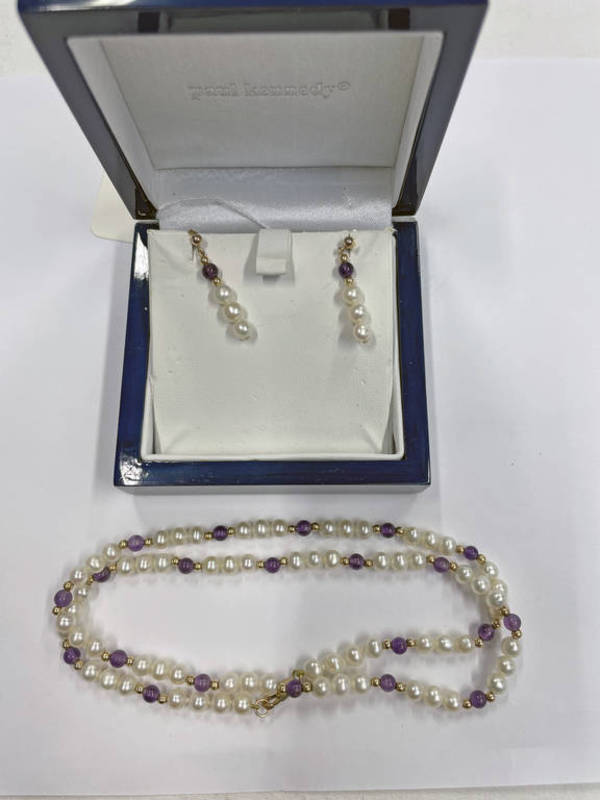 9CT GOLD CULTURED PEARL & AMETHYST BEAD NECKLACE & MATCHING EARRINGS - 51CM